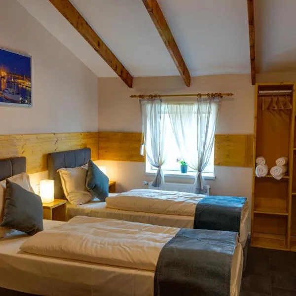 SchlafHütte, hotel en Kaltenkirchen