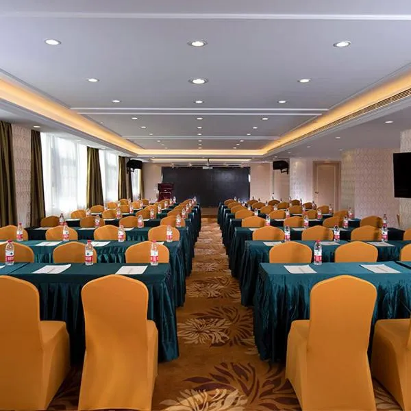 Vienna International Hotel (Hunan Changde Taoyuan Longba), hotell i Taoyuan