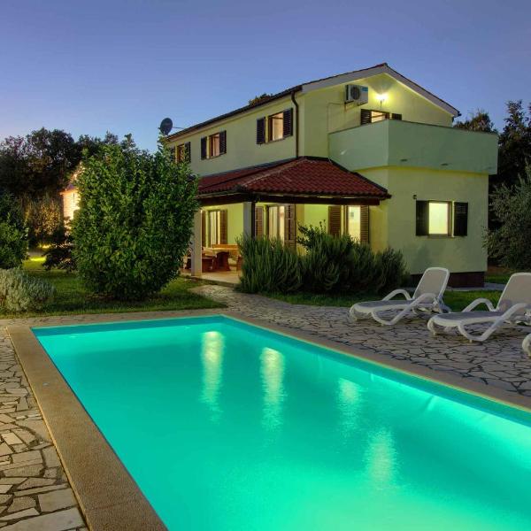 Wonderful villa Fuma with pool near the beach, big kids playground