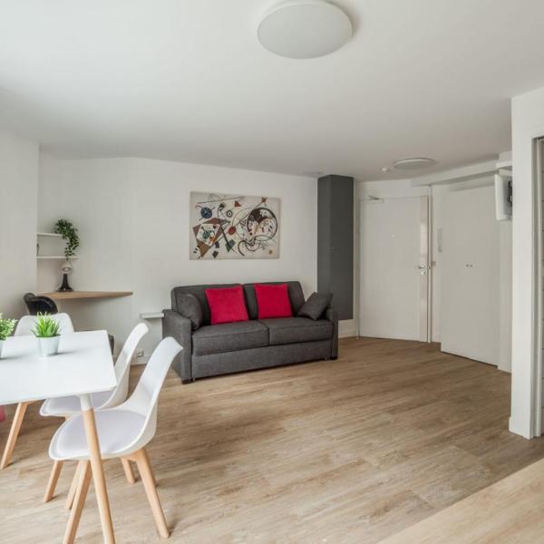 Bright and cosy flat at the heart of Paris in a trendy district - Welkeys