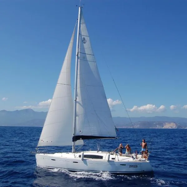 Le Vele Residence Sailing Boat, hotel in Loano