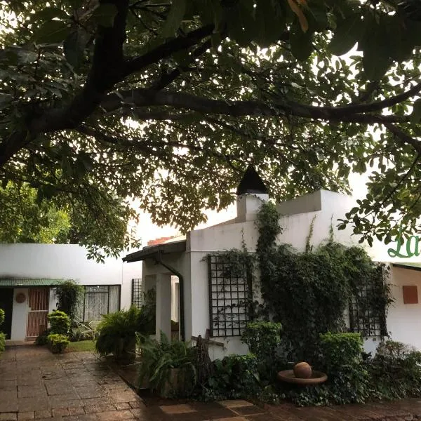 La Bella B&B Under The Fig Tree, hotel Bela-Belában