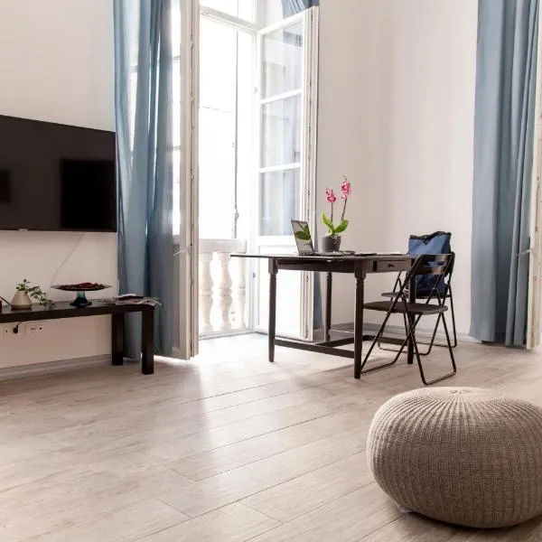 NIU LUX Apartments, hotel in Genoa