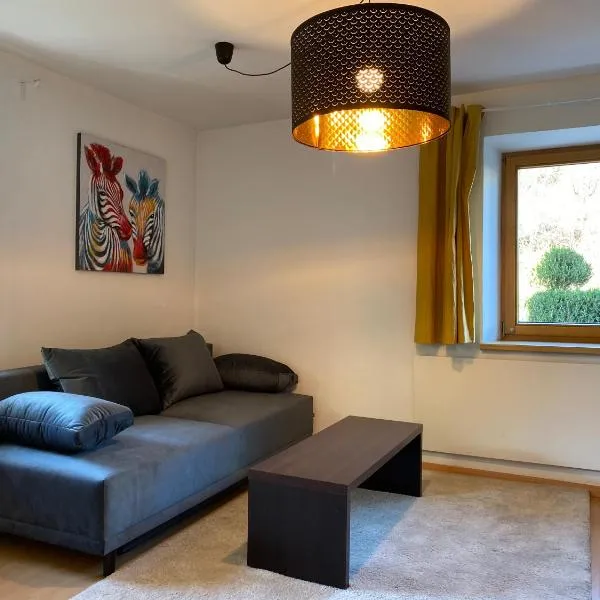 Wohne im Grünen/Innsbruck/4 Pax, hotel in Innsbruck
