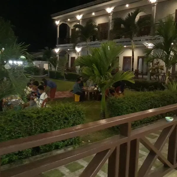 Mama Leurth Sunset Guesthouse, hotel in Don Det