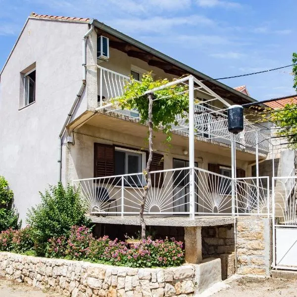 Guest House Godimento, hotel in Čilipi