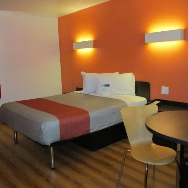 Motel 6 Fort Worth, TX - North - Saginaw, hotel in Fort Worth