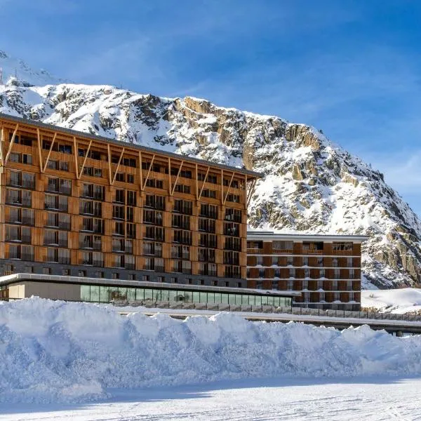 Radisson Blu Hotel Reussen, Andermatt, hotel di Andermatt