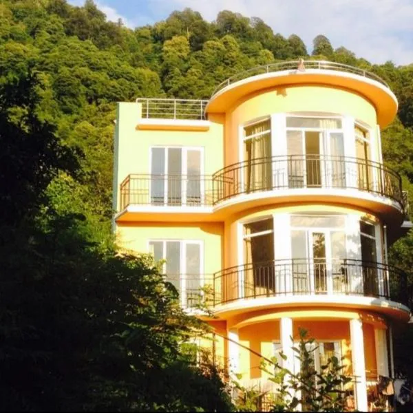 Royal House, hôtel à Kvariati