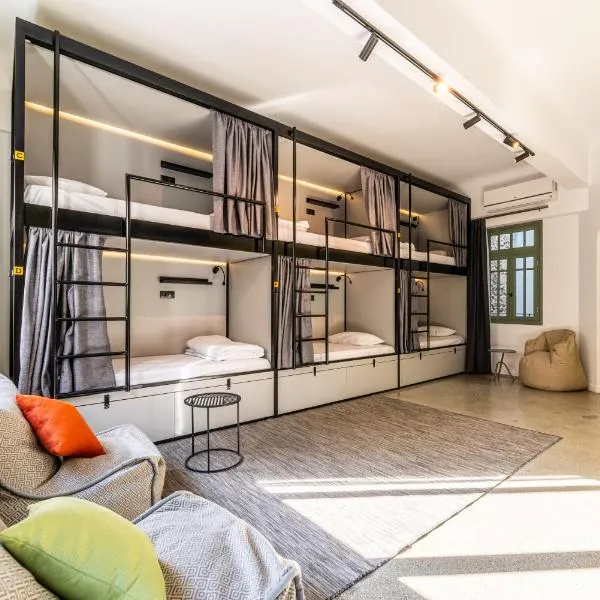 Athens Hub Hostel, hotel in Athens