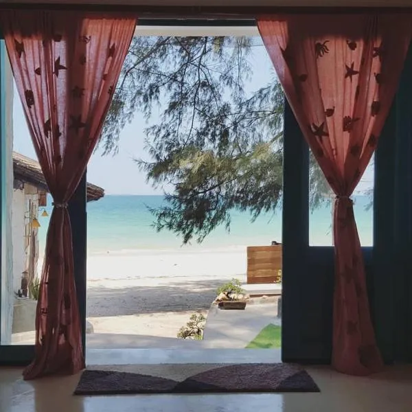 Maliblues Bed & Art Gallery, ξενοδοχείο σε Chumphon