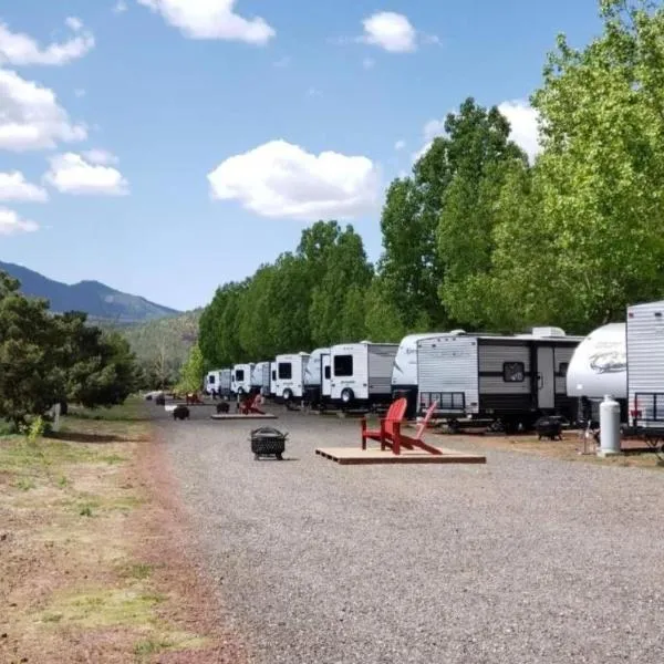 Grand Canyon RV Glamping, Hotel in Williams