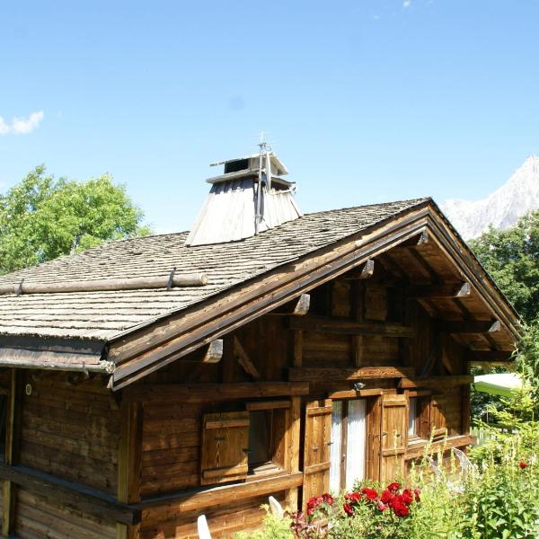 Peaceful Chalet in Les Houches with Mountain Views