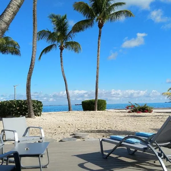 Friendly Beach House, hotell i Baie Nettle