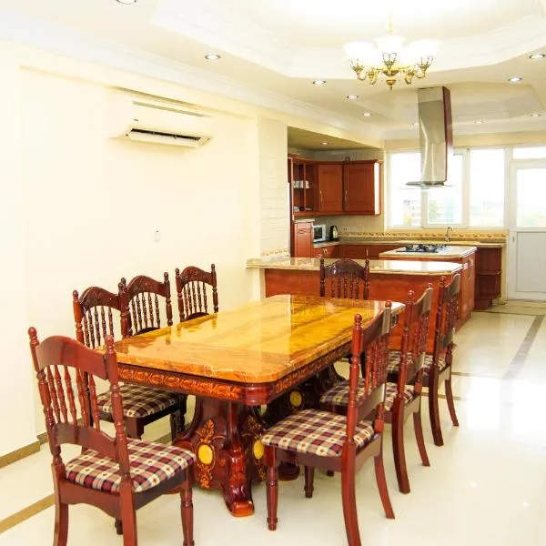 Spacious Apartment near the Beach in Masaki, hotel i Dar es Salaam
