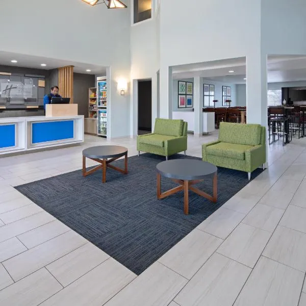 Holiday Inn Express & Suites Watsonville by IHG, khách sạn ở Watsonville
