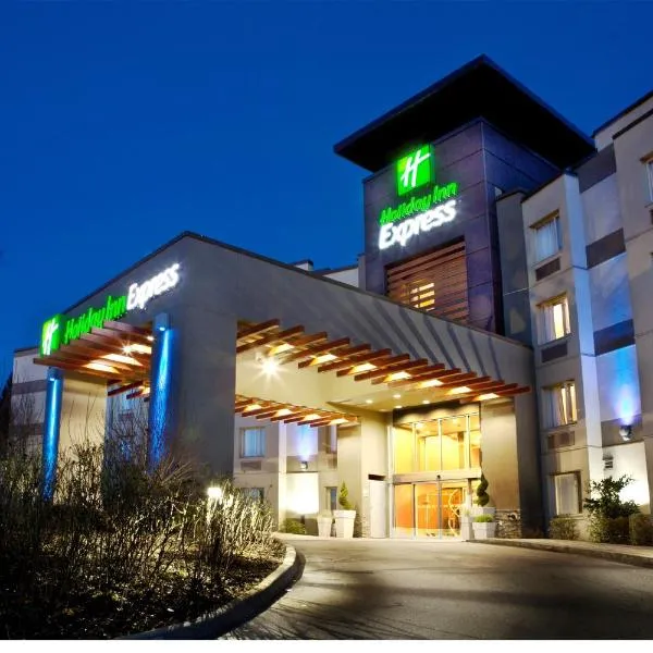 Holiday Inn Express & Suites Langley by IHG, Hotel in Langley
