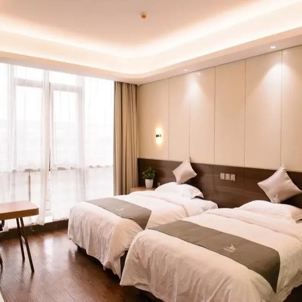 GreenTree Eastern Rizhao High Speed Railway Station Hotel, хотел в Рижао