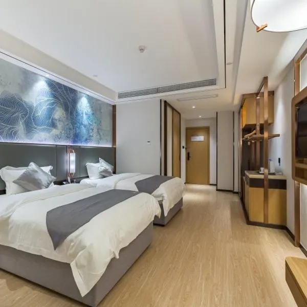 GreenTree Eastern Xuzhou High Speed Railway Station West Exit Station Hotel, hotel v mestu Xuzhou