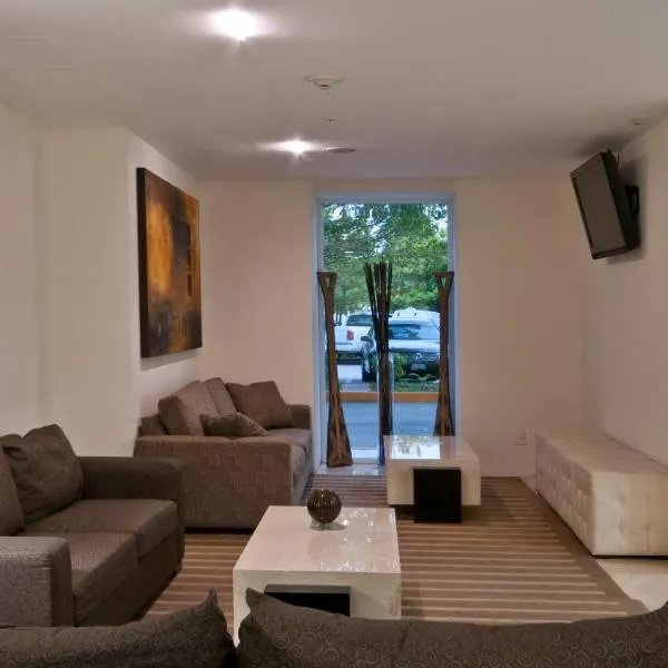 Hotel Viajero Plus，卡門城的飯店