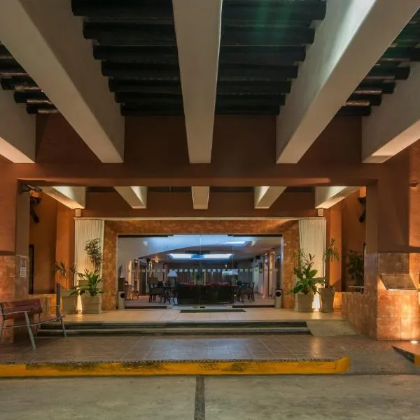 卡門城假日酒店，卡門城的飯店