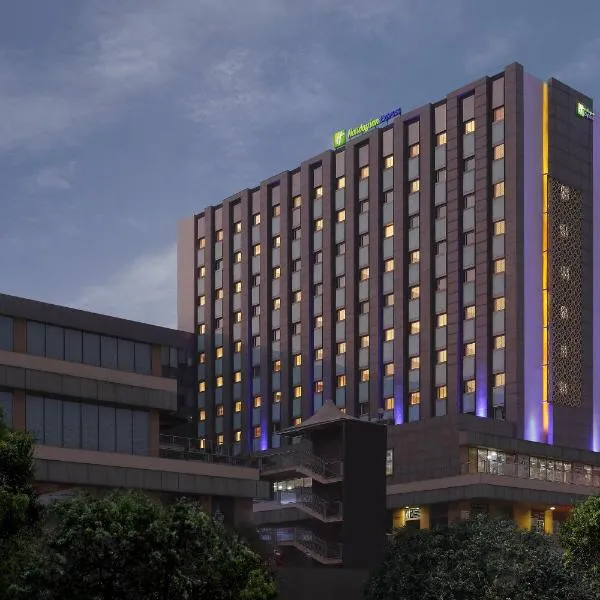 Holiday Inn Express Gurugram Sector 50 by IHG，位于古尔冈的酒店