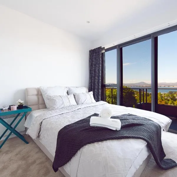 Nature & Relax House, Panoramic sea view, Free parking40, hotel in Hobart