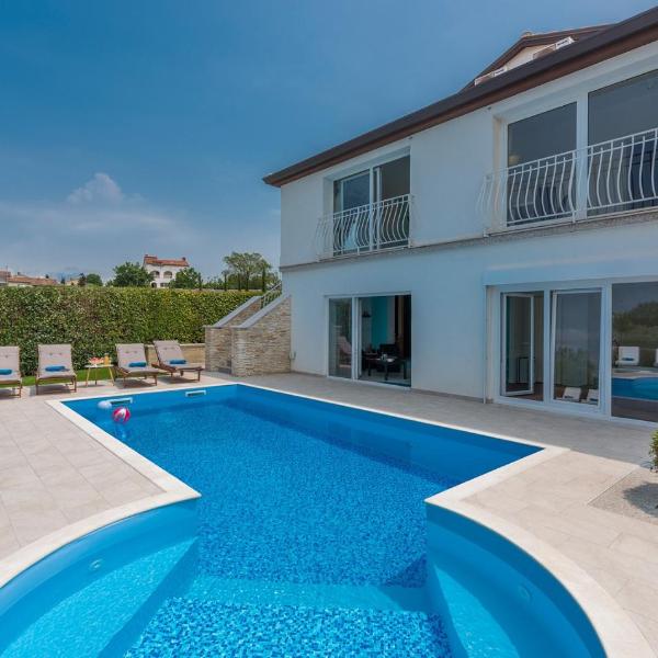 Luxury Villa Lavanda with Pool and Sauna