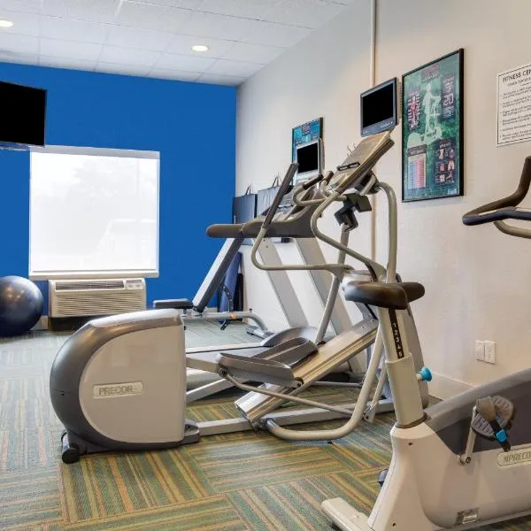 Holiday Inn Express Hotel & Suites Tampa-Fairgrounds-Casino by IHG, viešbutis mieste Tampa