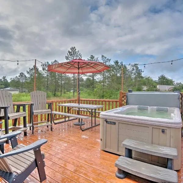 Deck, Hot Tub, Fire Pit Rustic Cabin in Benezette, hotel in Benezette