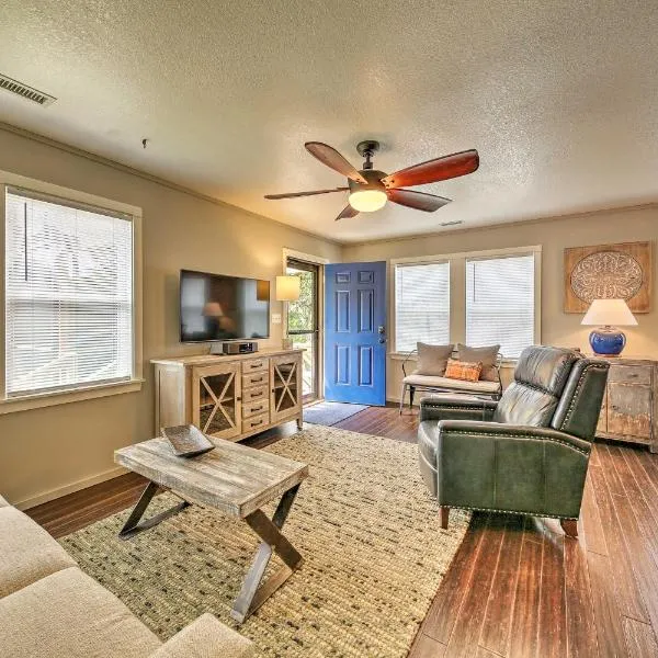 Cozy Cottage < 2 Mi to Cape Hatteras Nat’l Shore!, hotelli kohteessa Frisco