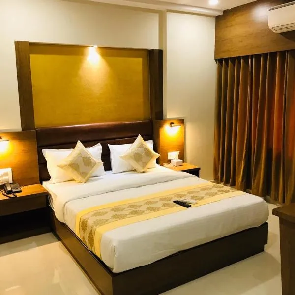 Hotel Crystal Luxury Inn- Bandra，位于孟买的酒店