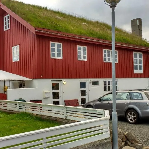 2 double rooms apartment in Tórshavn with shared toilet and bathroom, hotell i Tórshavn