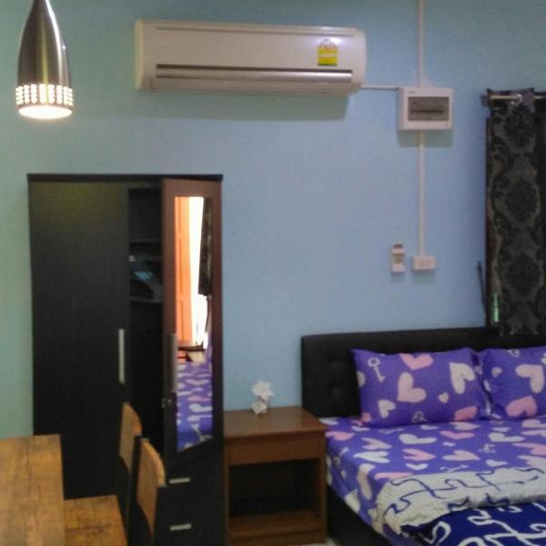 Studio with aircon n kitchen