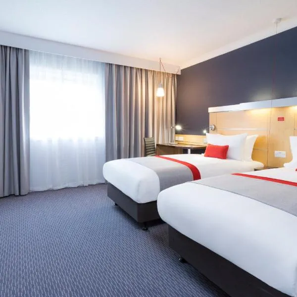 Holiday Inn Express Park Royal by IHG, hotel in London
