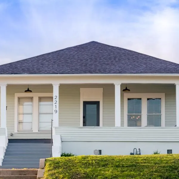 Restored 1930s Uptown Bungalow 2 min. to Magnolia、ウェイコのホテル