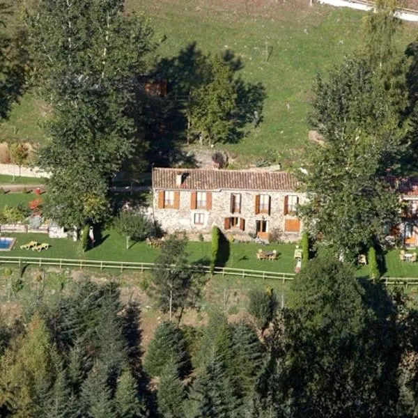 Apartamentos Rurales Les Barnedes, hotel in Molló