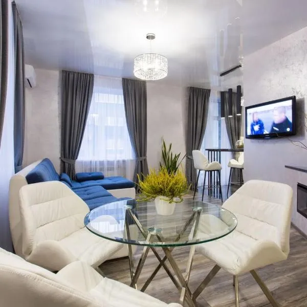 New luxury Apartment in the Center on Konstitution Square, hotel v destinaci Charkov