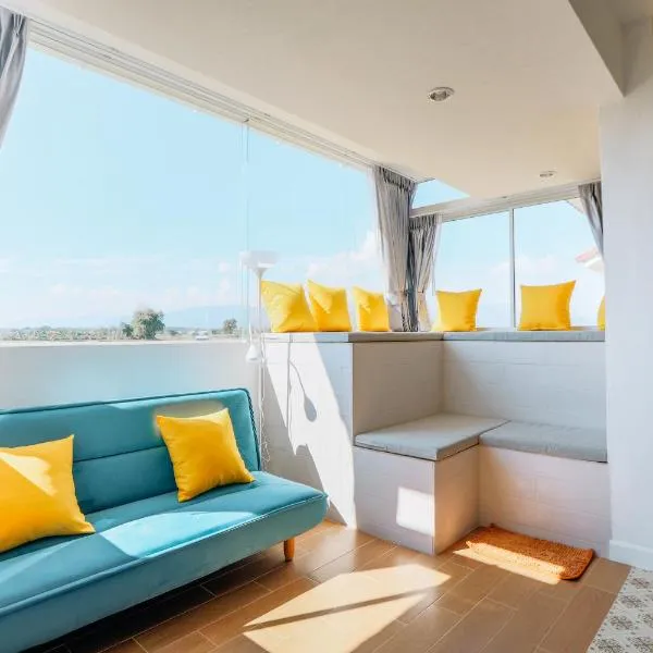 Glass House, Mountain View, Near Airport-City, hotel in Chiang Rai