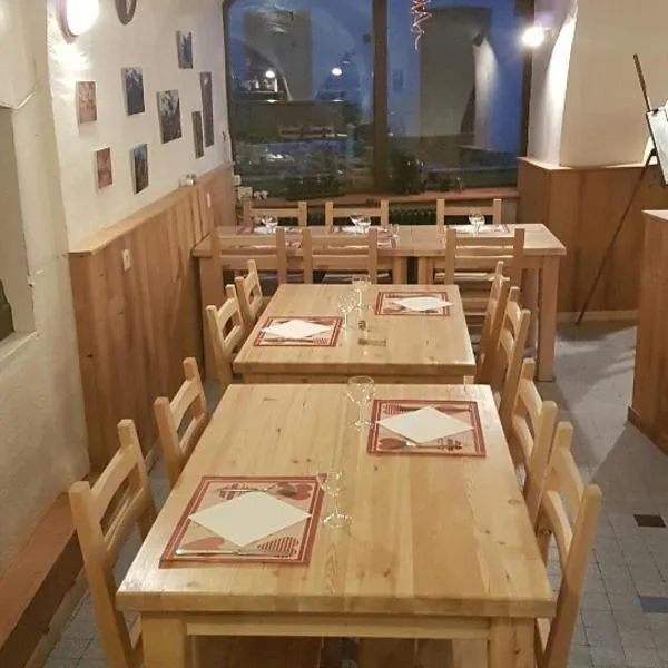 LE GÎTE LES MELEZES, hotel in Villar-dʼArène