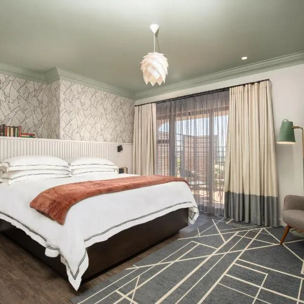 The Feather Hill Boutique Hotel, hotel in Potchefstroom