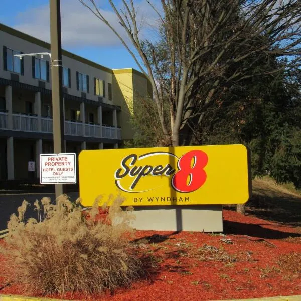 Super 8 by Wyndham New Cumberland, hôtel à New Cumberland