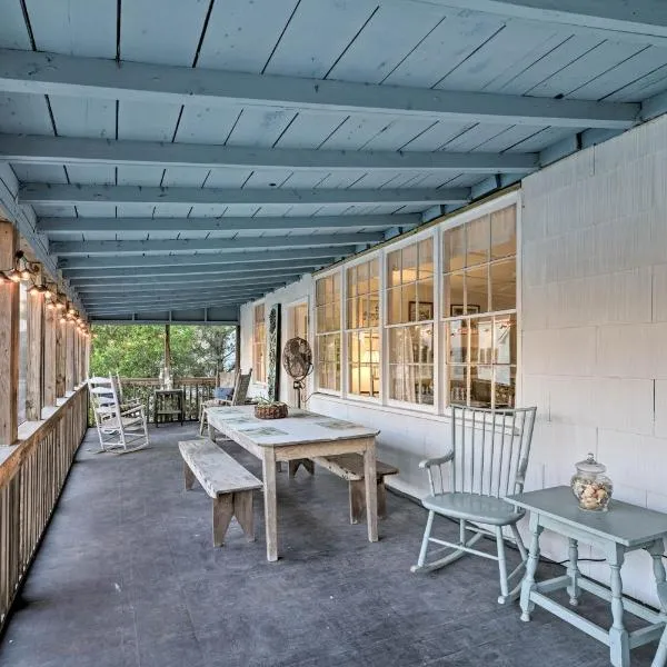 Viesnīca Pawleys Island House, - Steps to Beach and Creek! pilsētā Polisailenda