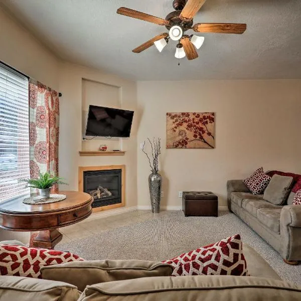 Kanab Condo with Pool and Patio, 30 Mi to Zion NP, hotel in Kanab