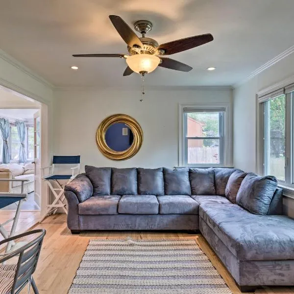 Hamptons Bay Home on Shinnecock Bay with Yard!, hôtel à Hampton Bays