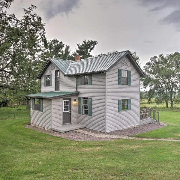 Pet-Friendly Spring Grove Home with Serene Yard!, hotel em Caledonia