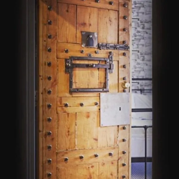 The Black Hole: Winchester'da bir otel