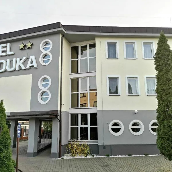 Hotel Duka, hotel em Varósvia