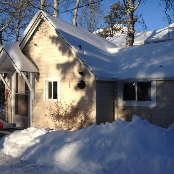 Holiday Lodge Cabins, ξενοδοχείο στο Μπανφ