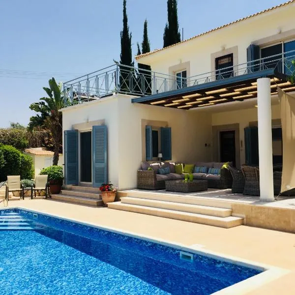 Beach villa Gladiolus, hotel in Neo Chorio